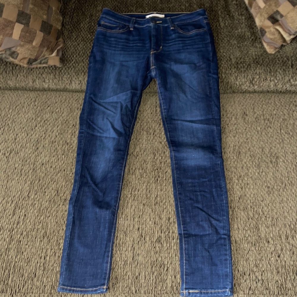 💙BNWOT LEVI 711 SKINNY JEANS IN DARK WASH💙